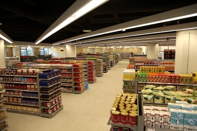 上海外高橋進(jìn)口商品直銷中心安亭店24日試營業(yè)，日用百貨成亮點(diǎn)